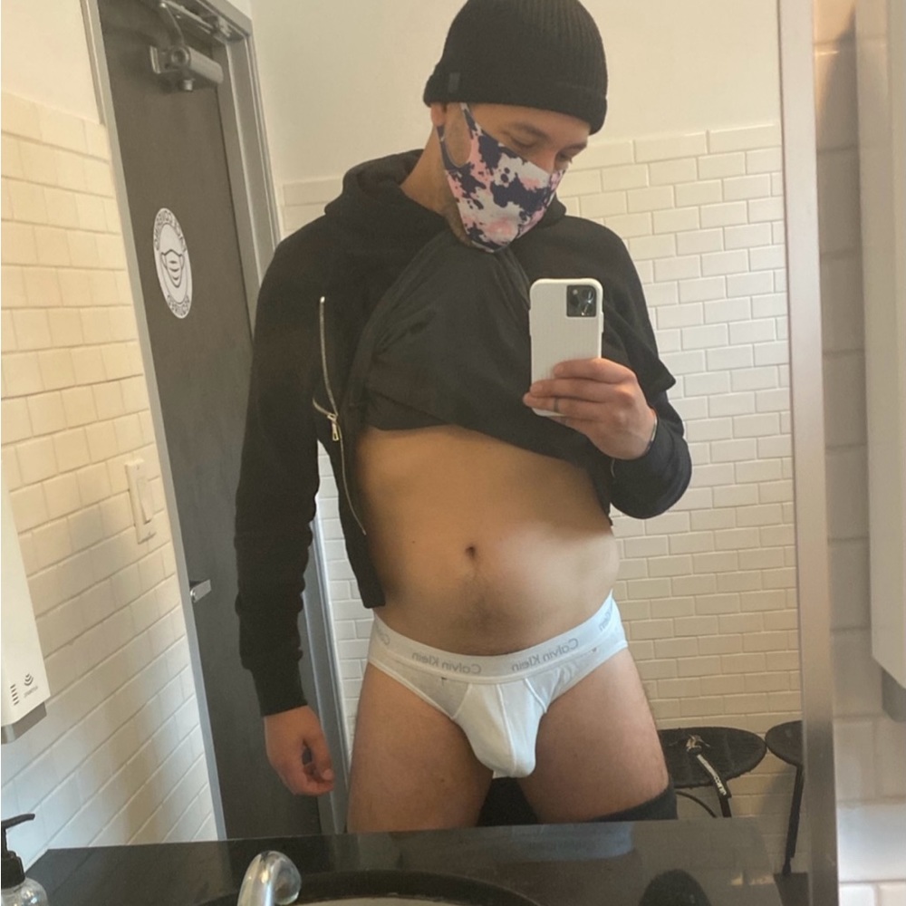 Calvin Klein - Picture 13 of 17